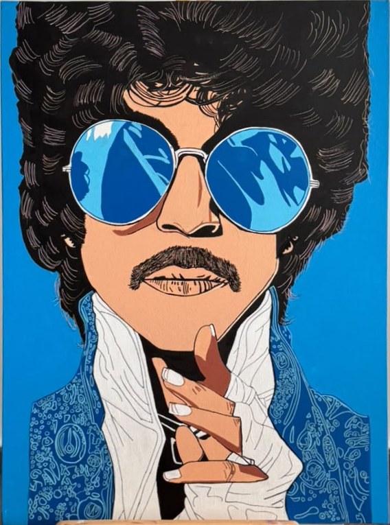 Portrait peint de Prince en style pop art, portant des lunettes rondes et une veste bleue à motifs.