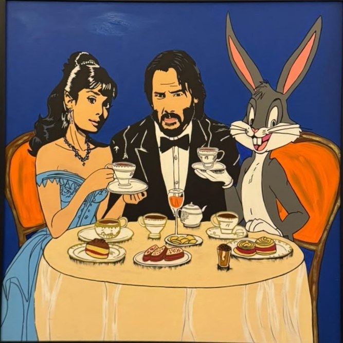 Audrey Hepburn, Keanu Reeves et Bugs Bunny prennent le thé ensemble autour d'une table ronde sur un fond bleu.
