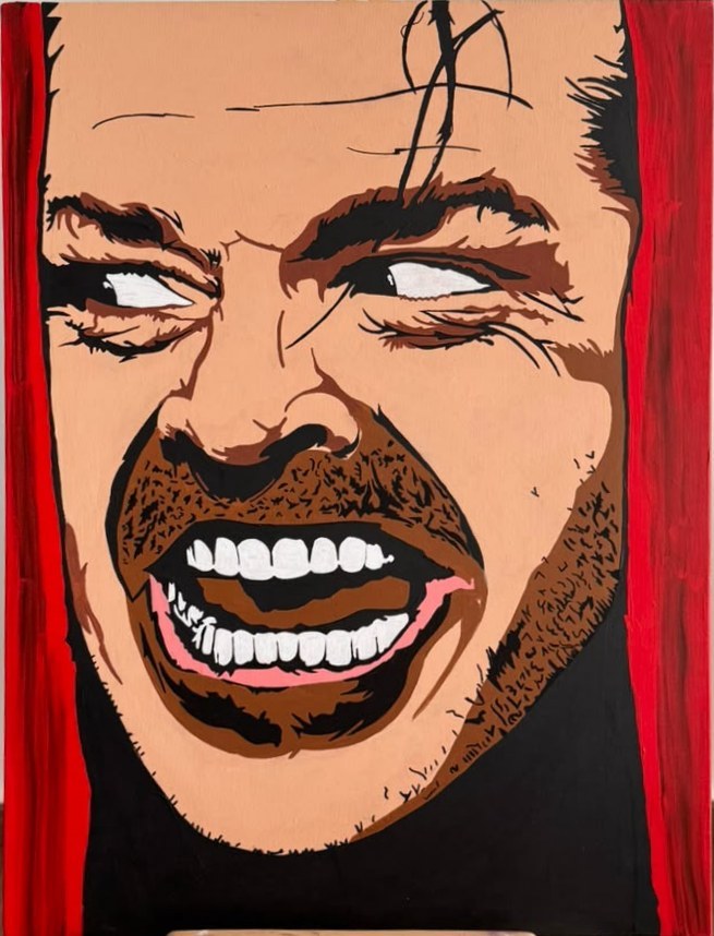 Portrait peint d'un homme au sourire grimaçant, sur fond de bandes rouges verticales.